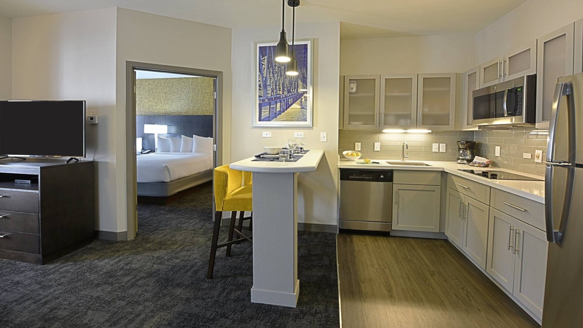 Little Rock Medical District Condo | Free Breakfast Buffet. Close to Medical Center. Good for Groups!