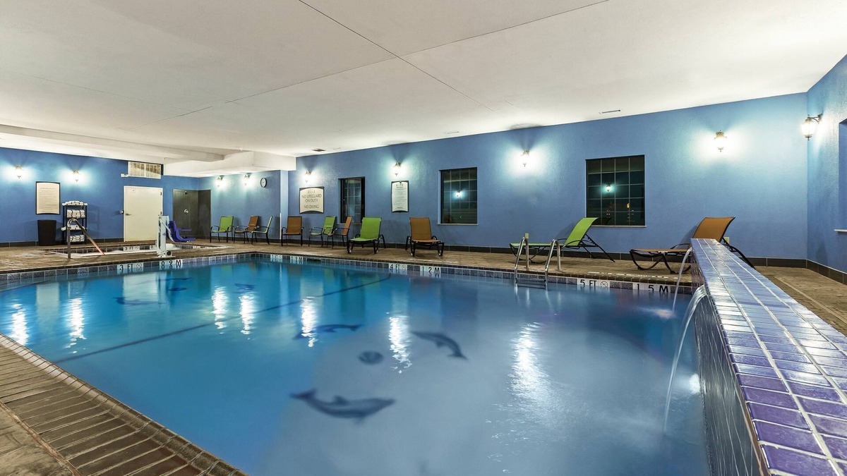 Amarillo Apartment | Free Breakfast Buffet. Pool & Hot Tub Access. Flatscreen TV.