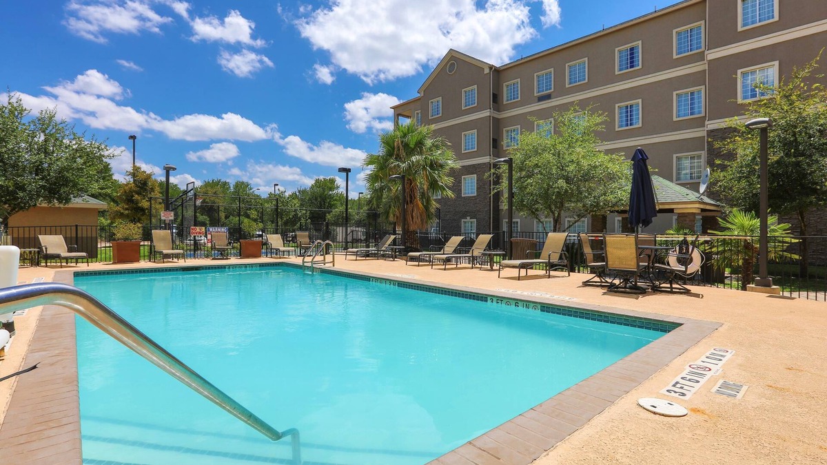Montopolis Condo | Free Breakfast + Free Wi-Fi + Outdoor Pool | Near Austin Airport