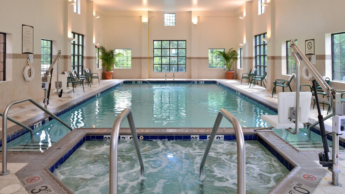 Chesapeake Condo | Free Breakfast. Indoor Pool & Hot Tub. Close to the Virginia Beach business district!