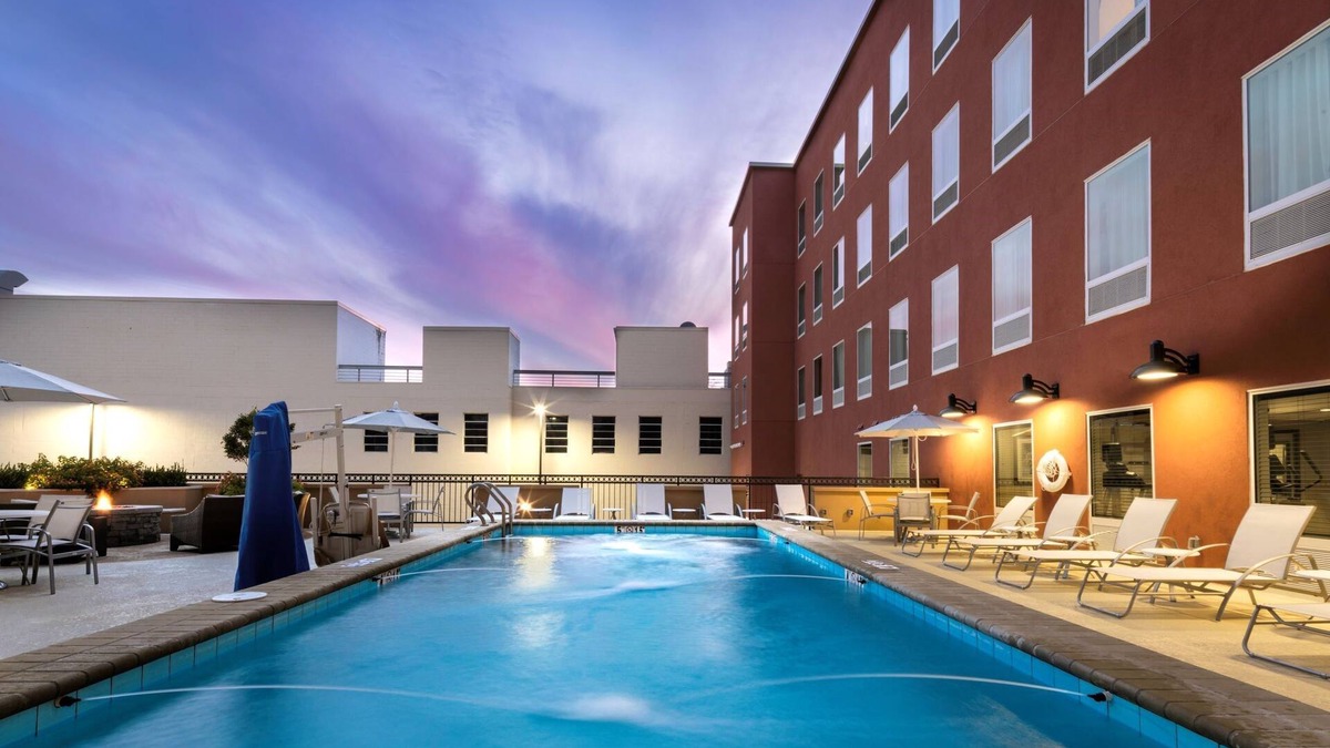 Montgomery Condo | Free Breakfast. Outdoor Pool. Gym. King Suite. Great for Business Travelers!