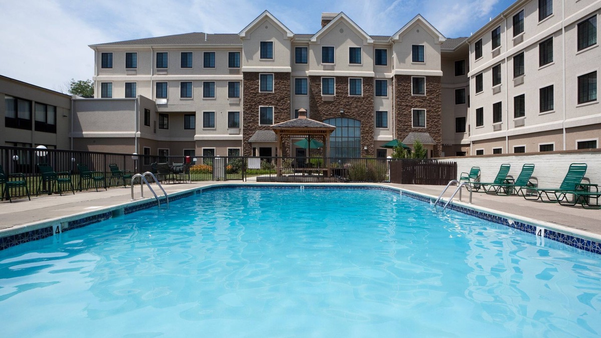 Christiana Condo | Free Breakfast. Pool. 10 Min Drive to the University of Delaware!