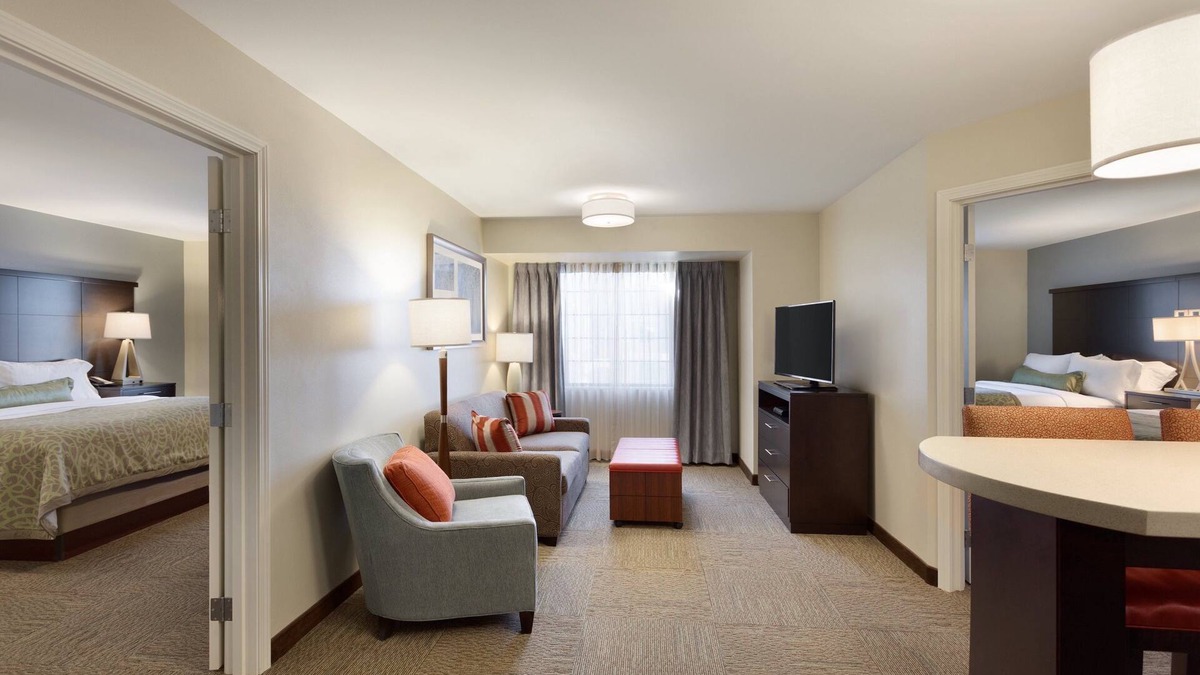 Midland Condo | Free Breakfast. Pool. Great Location! Near the new Chevron and Oxy campuses
