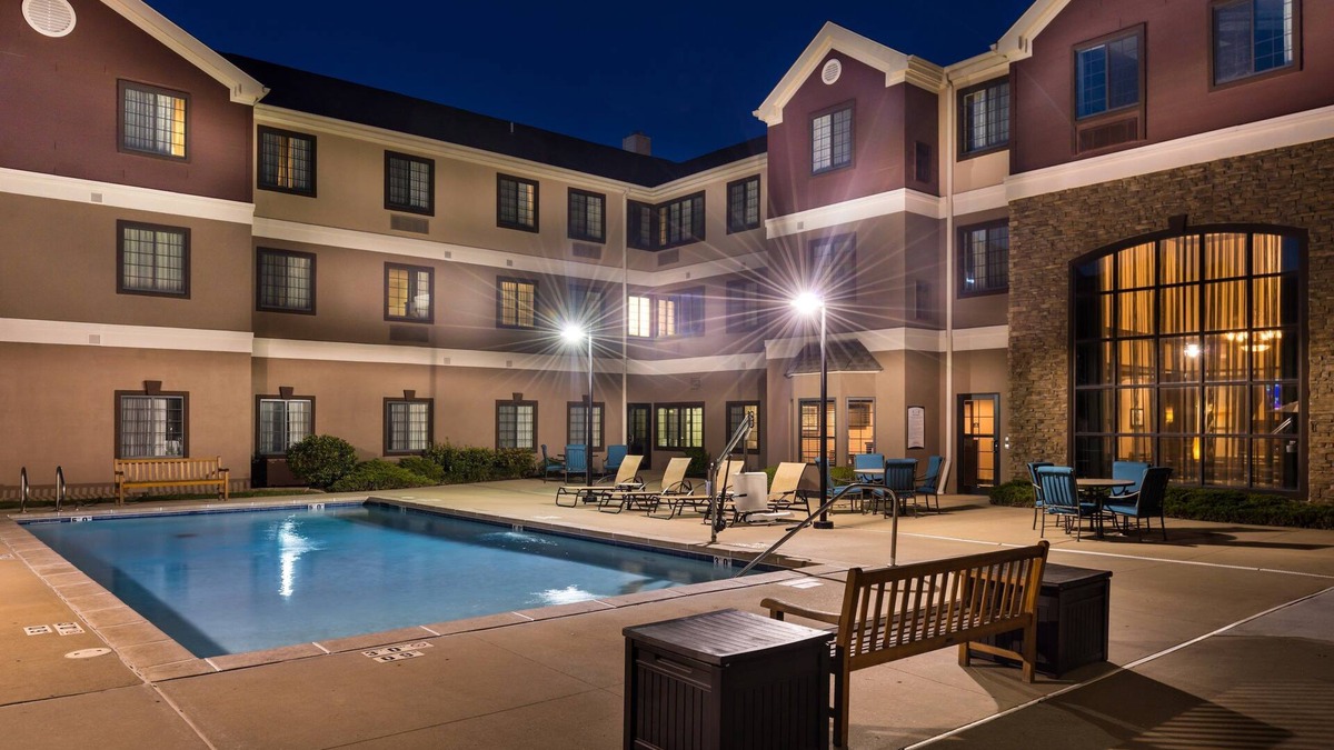 O'Fallon Condo | Free Breakfast. Pool & Gym. Near Progress West Hospital!