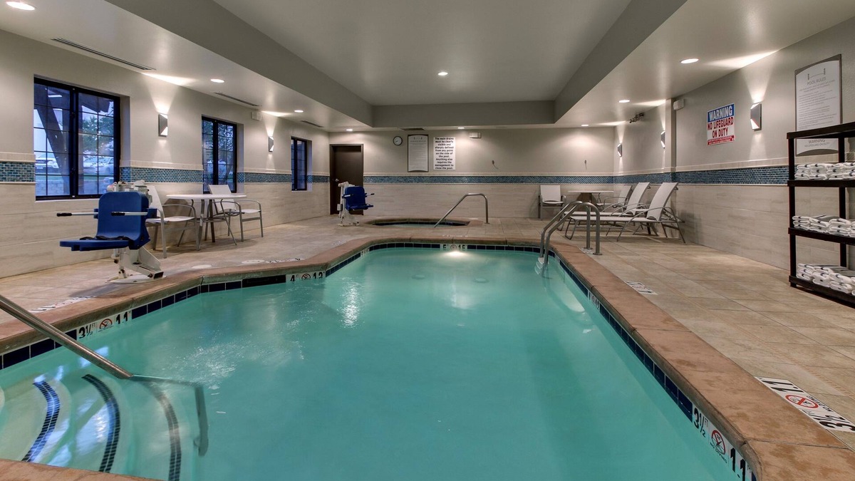 Grant Creek Apartment | Free Breakfast. Pool & Hot Tub.