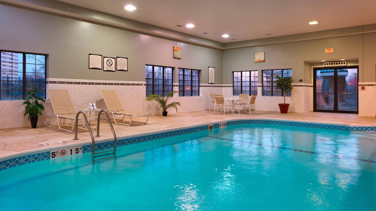Peoria Apartment | Free Breakfast. Pool & Hot Tub. Near St. Francis Medical Center! Great for Business Travelers!
