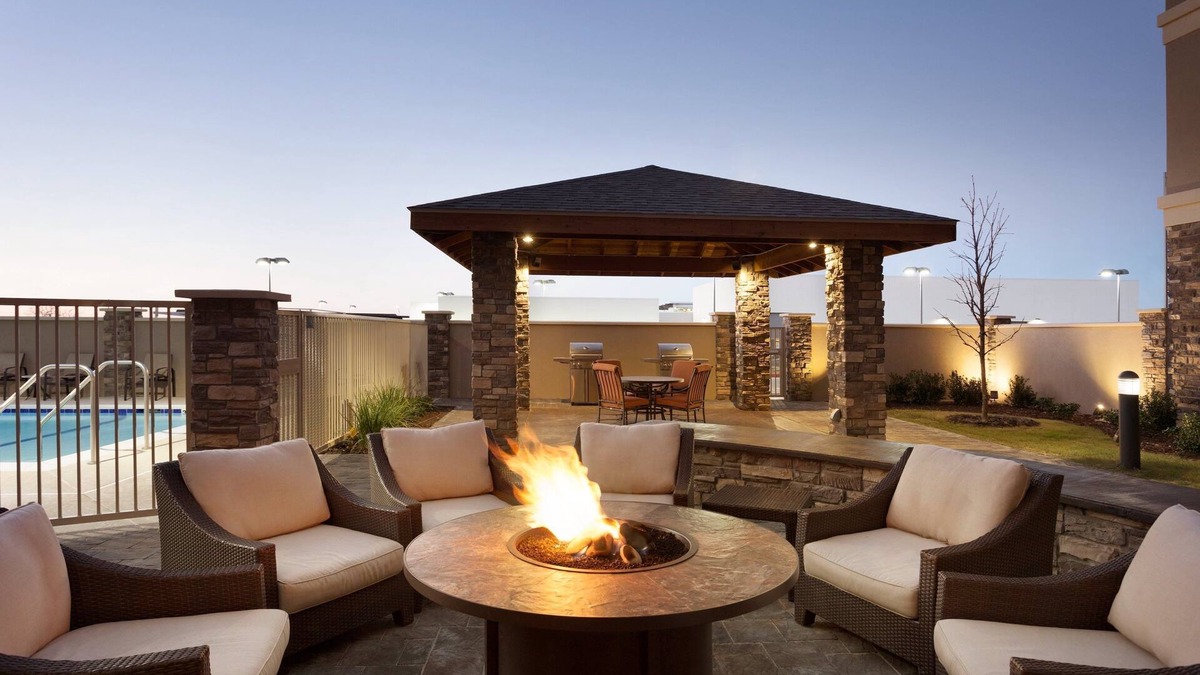 Midland Condo | Free Breakfast. Pool. Quick Drive to the new Chevron and Oxy campuses! Great for Business Travelers!