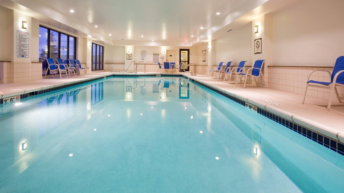 Oconomowoc Condo | Free Breakfast. Pool. Gym. Close to Aurora Medical Center!