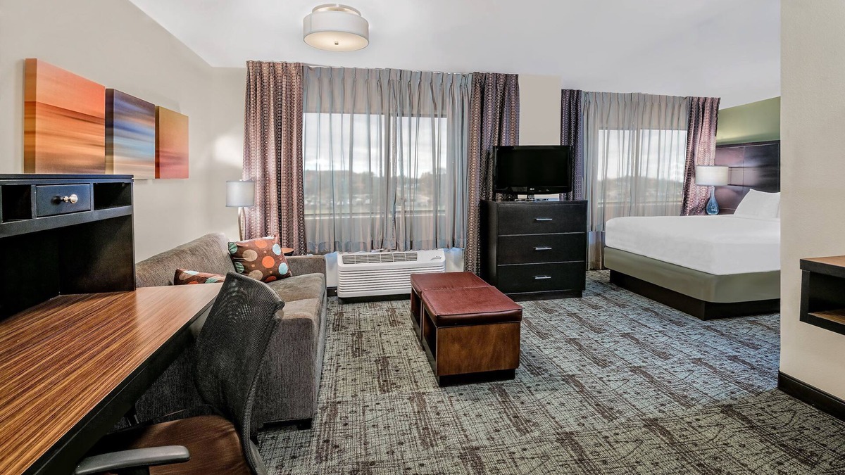 Tech Terrace Apartment | Free Breakfast. Shared Pool & Hot Tub. Studio Near Texas Tech University & University Medical Center.