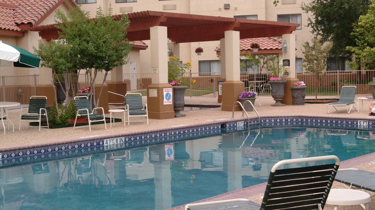 Tech Terrace Apartment | Free Breakfast. Shared Pool & Hot Tub. Studio Near Texas Tech University & University Medical Center.