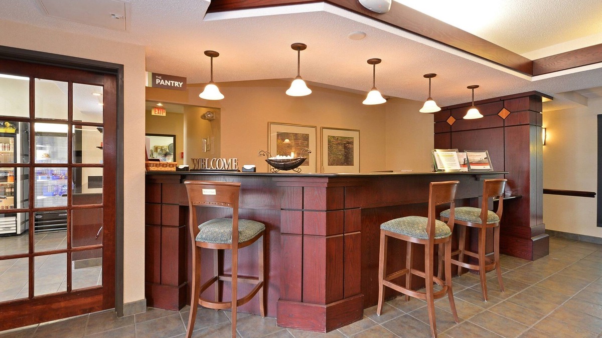 West Des Moines Condo | Free Breakfast, Free Wi-Fi | Indoor Pool, Hot Tub, Business Center
