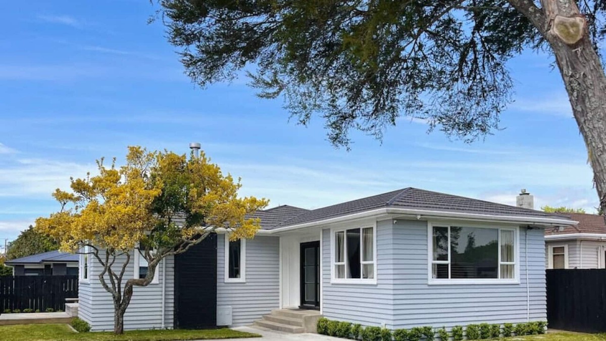Te Rapa House | Free Cleaning & Close to Everything!