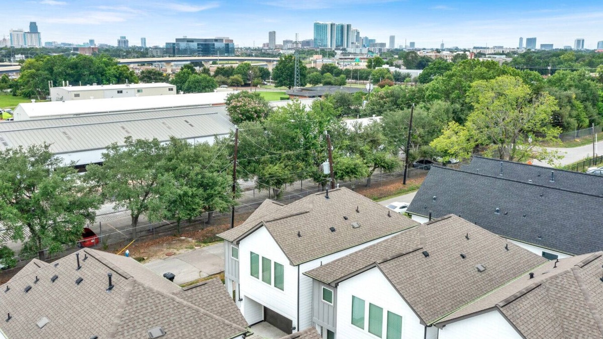 OST - South Union Apartment | Free Garage Parking with EV Charger! Downtown