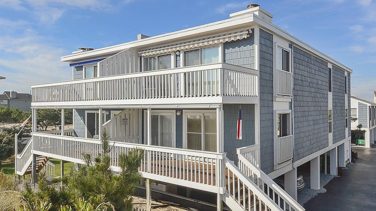 Fenwick Island Condo | Free Golf at Bear Trap Dunes and MORE! AMAZING OCEANFRONT CONDO IN NORTH FENWICK!