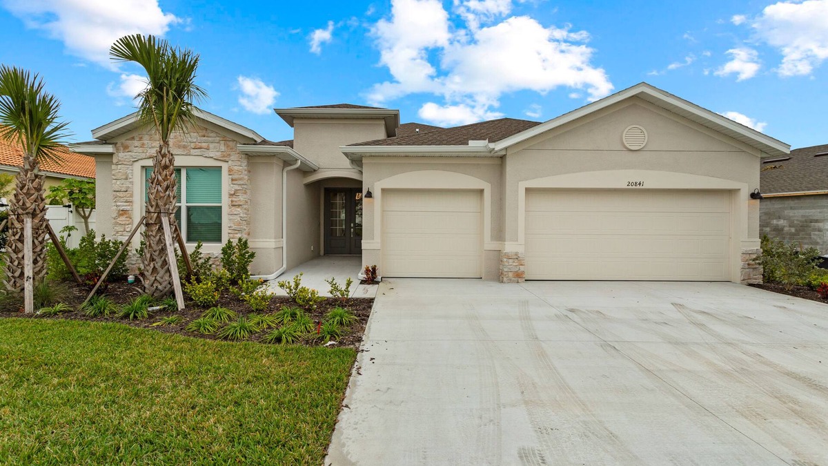Lehigh Acres House | FREE GOLF when you stay in this New 3/3 Ibis Landing Golf & Country Club home!