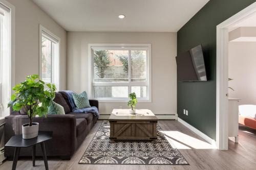 Shaganappi Apartment | Free Heated Parking, Close to DT, Pet Friendly