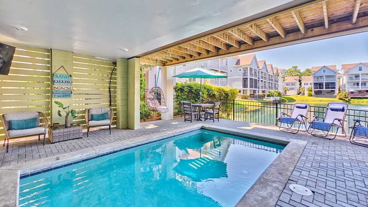 Folly Field House | Free Heated Pool | 3 Blocks to the Beach | Elevator