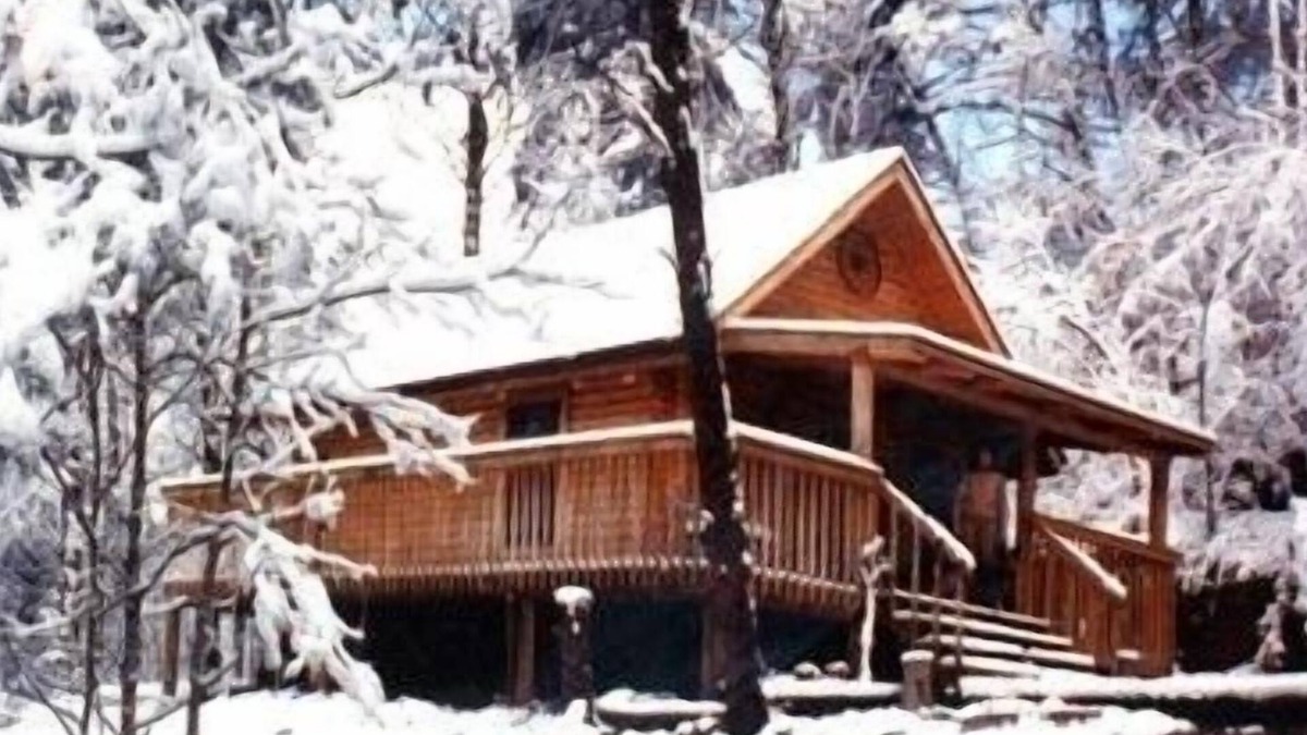 Walland Cabin | Free Mini Horse Orientation Class with 5 night stay