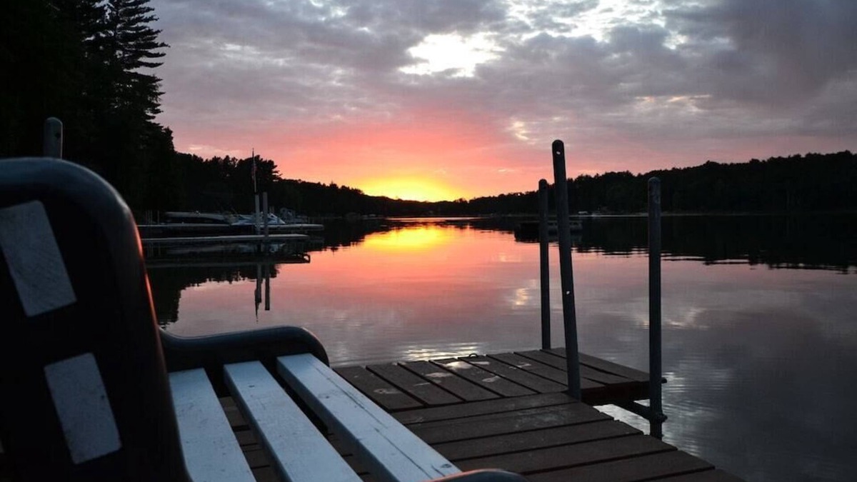 Redgranite Cabin | Free nite w/wknd off season lakehome boats pier fireplace hottub sand beach raft