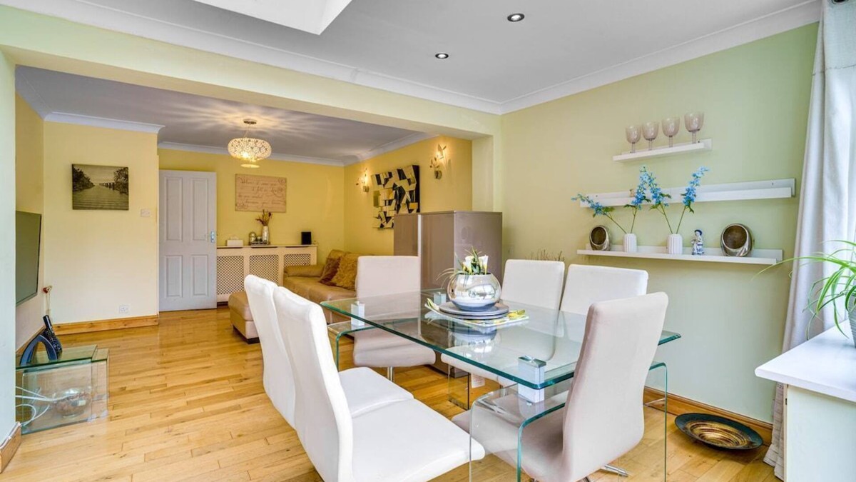 Shirley House | Free Parking 2BR Fast Wi-Fi
