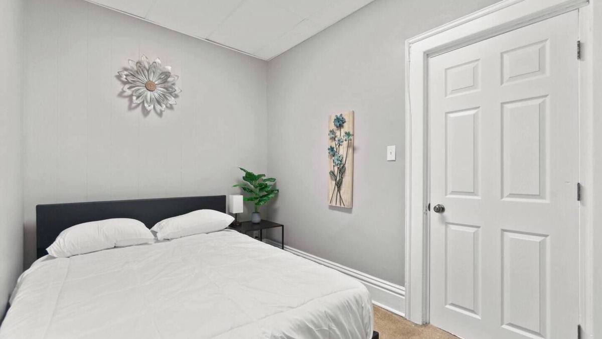Fort Wayne Apartment | Free Parking at this Downtown Apt