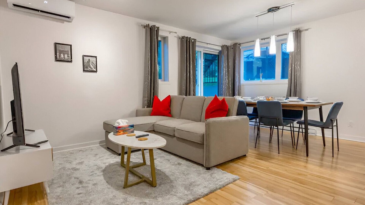 Laval-des-Rapides Apartment | Free Parking Condo 3BR 4beds AC WiFi