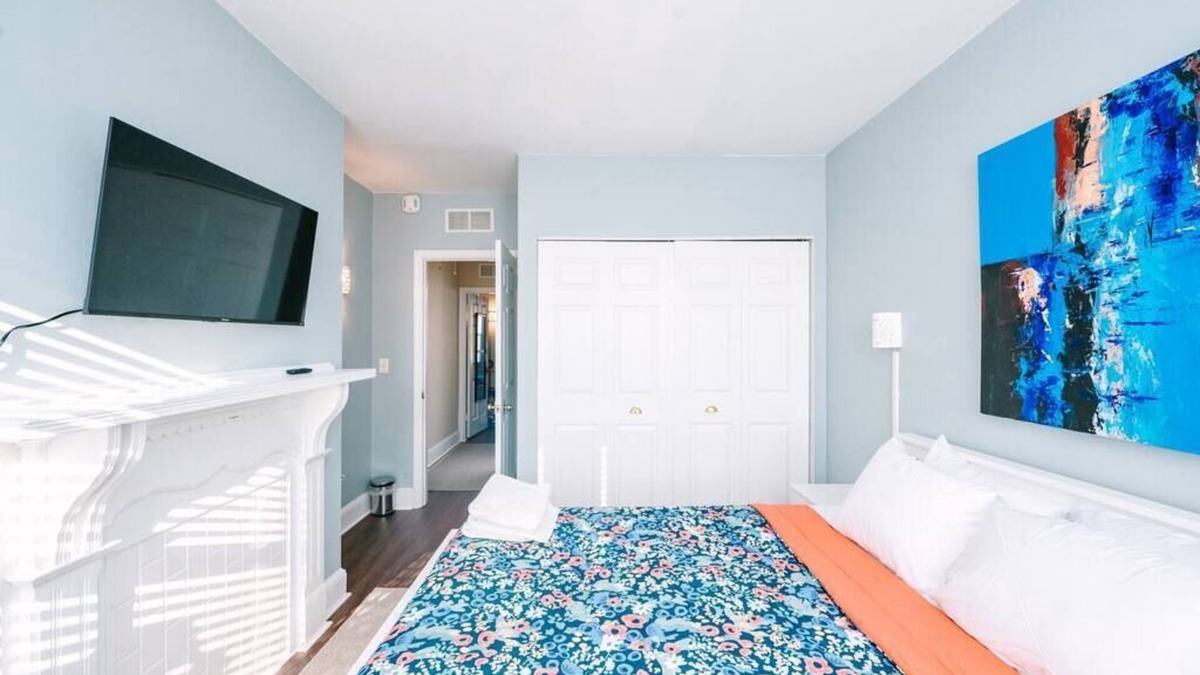 Manchester Apartment | Free Parking - High Speed Internet - Yard