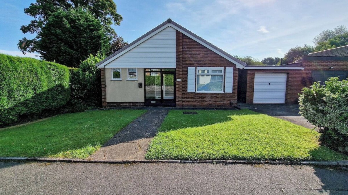 Gatley House | Free Parking Home In Gatley by City SuperHost