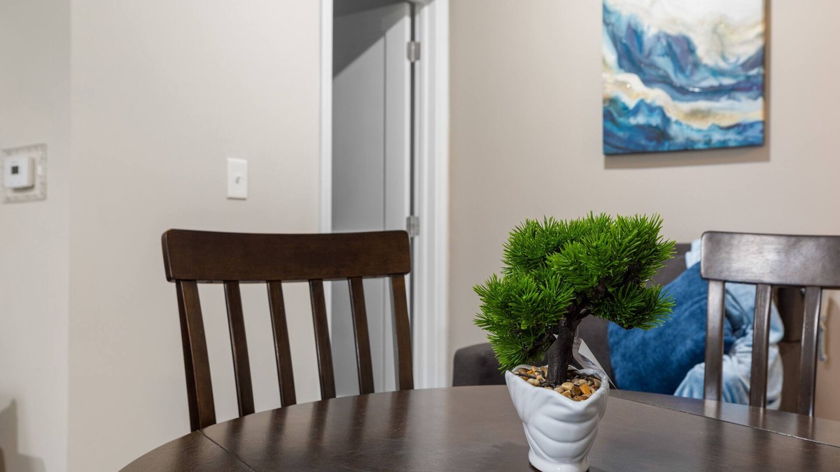 Utica Apartment | Free Parking, Laundry, Wi-Fi, 6 Min WYNN Hosp/Nexus Center, Downtown Utica NY1