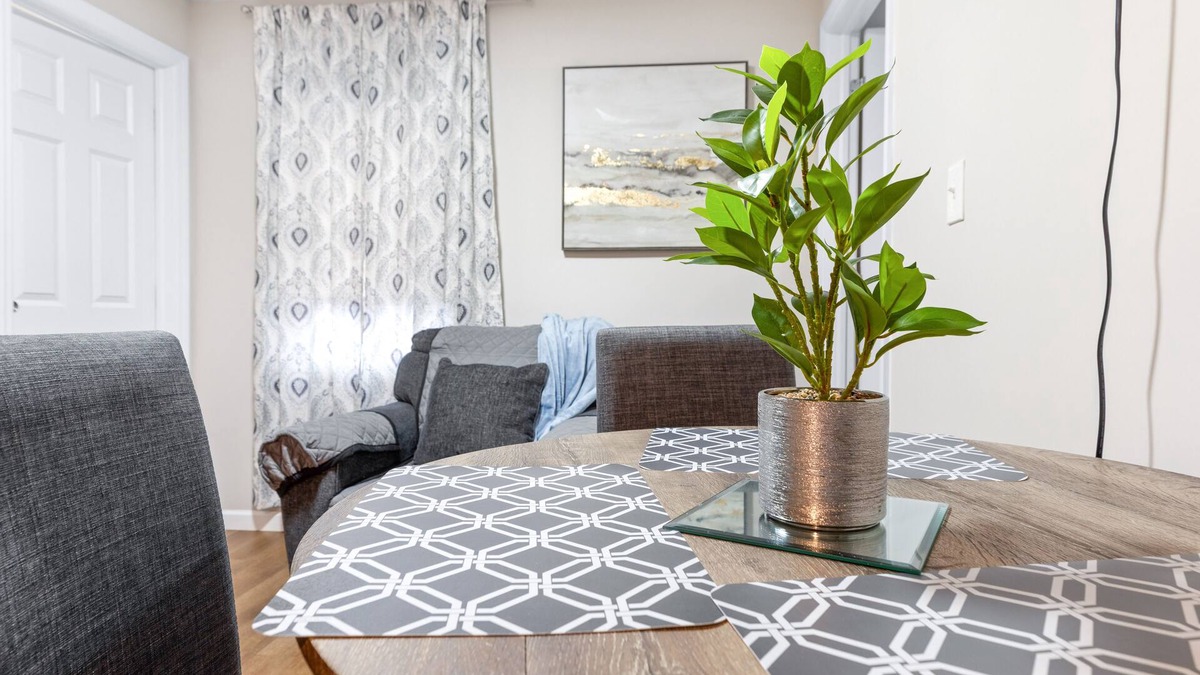 Utica Apartment | Free Parking, Laundry, Wi-Fi, 6 Min WYNN Hosp/Nexus Center, Downtown Utica NY3