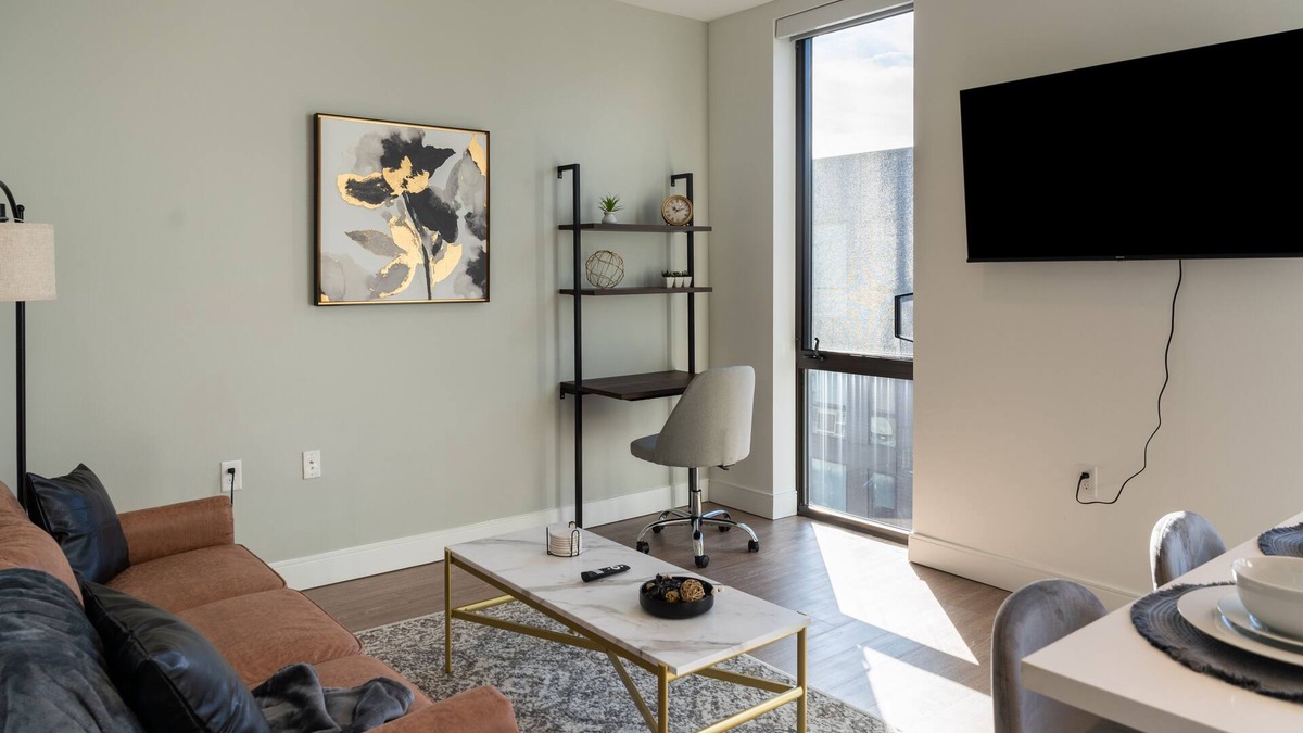 Downtown Columbus Apartment | Free Parking | Luxe | Workstation, Fast WiFi, Gym, Pool | Downtown