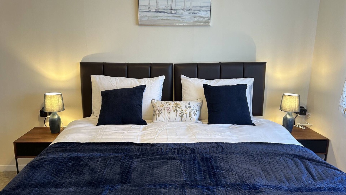 Littlemore House | Free Parking | Private Garden | Fully Equipped | Family Friendly | Bus Stop