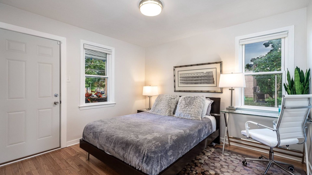 Skokie Condo | Free Parking, Private Terrace Up to 10%off on 30day stay