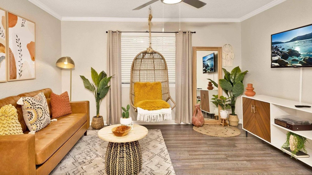 Hoover Apartment | Free parking Reno Boho Apartment Prime Area Near Downtown Bham