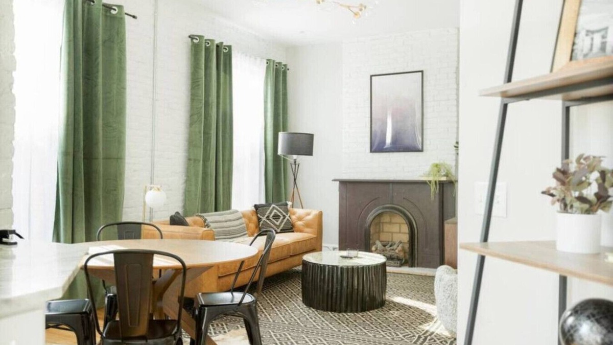 Victorian Village Apartment | FREE Parking | Smart TV | Steps to Everything
