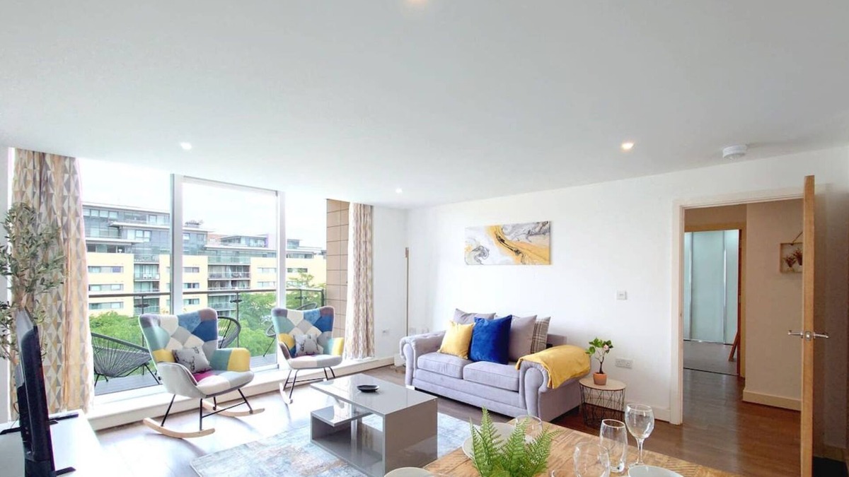 Newham Apartment | Free Parking: Two Bed Apartment London Docklands