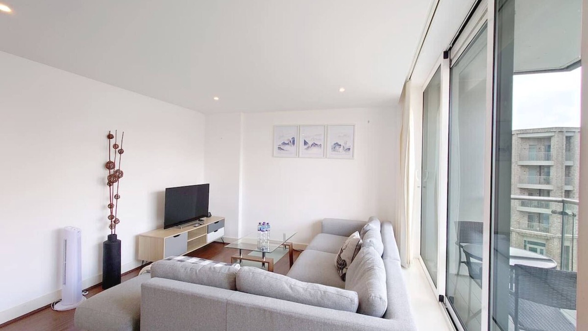 Newham Apartment | Free Parking: Two Bed Apartment in Beckton