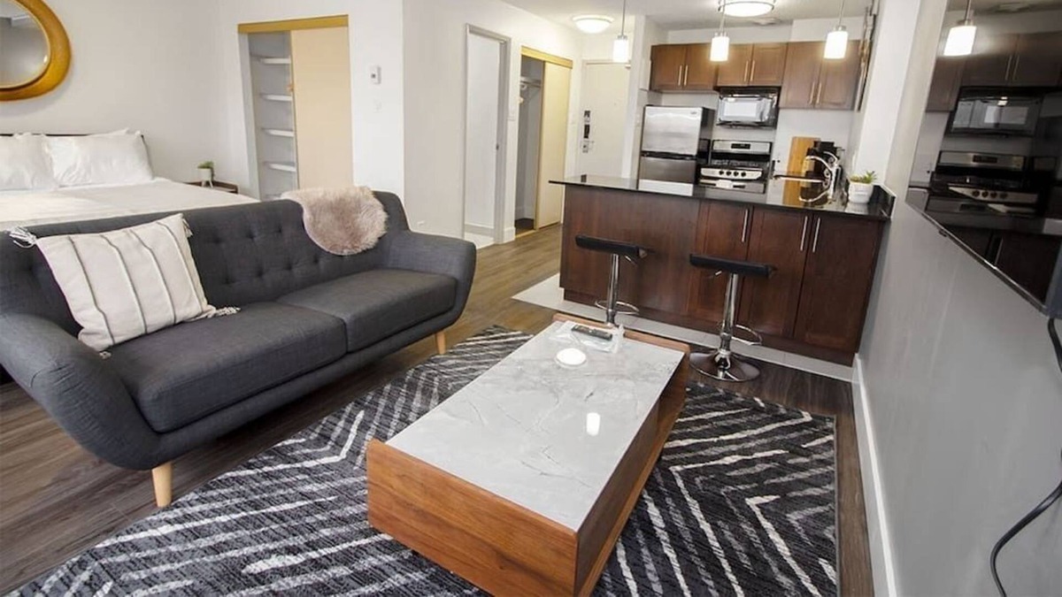 Downtown Winnipeg Apartment | Free Parking & Wi-Fi! Stunning Studio Suite