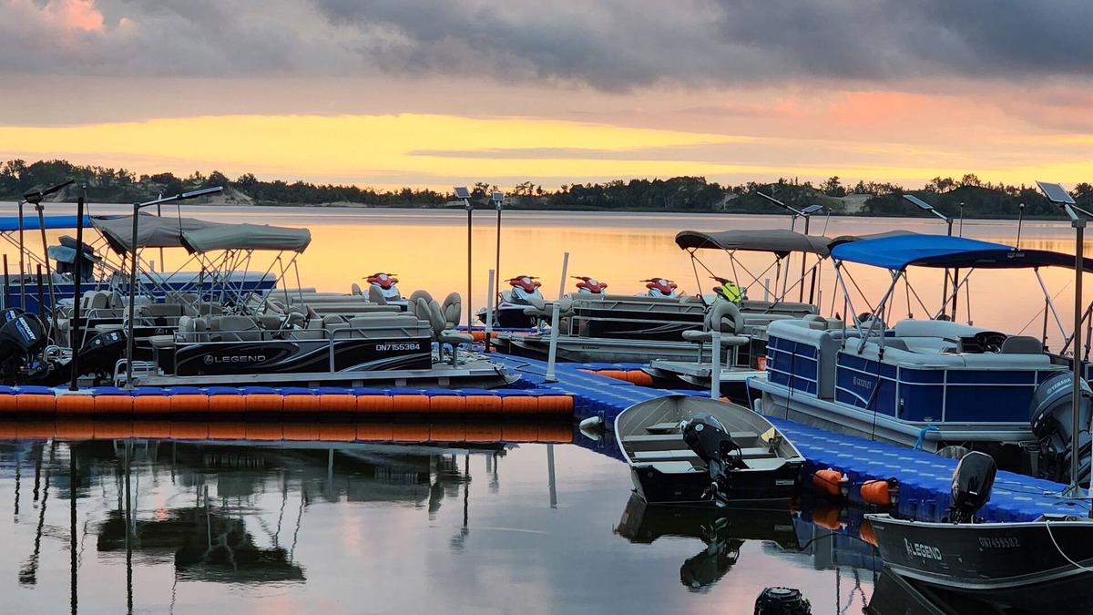Picton Cottage | Free Pontoon Boat Rental beach pass & Kayaks Dunes View Sandy Beach Swimming