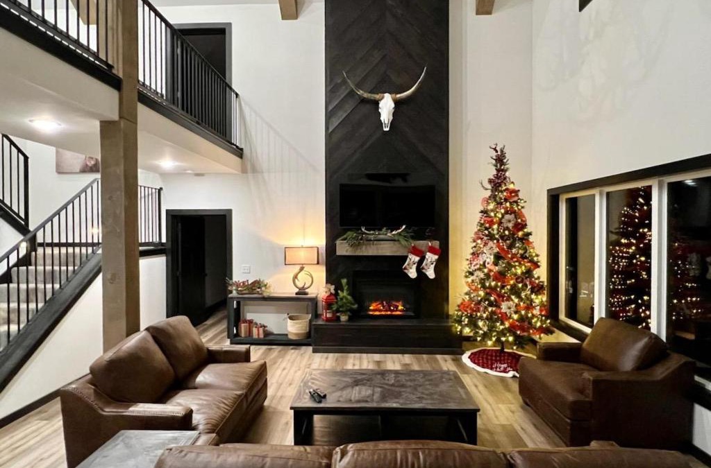Kimberling City House | FREE Resort Amenities, Mini golf, Pool/Hot Tubs - PERFECT FOR LARGE FAMILY