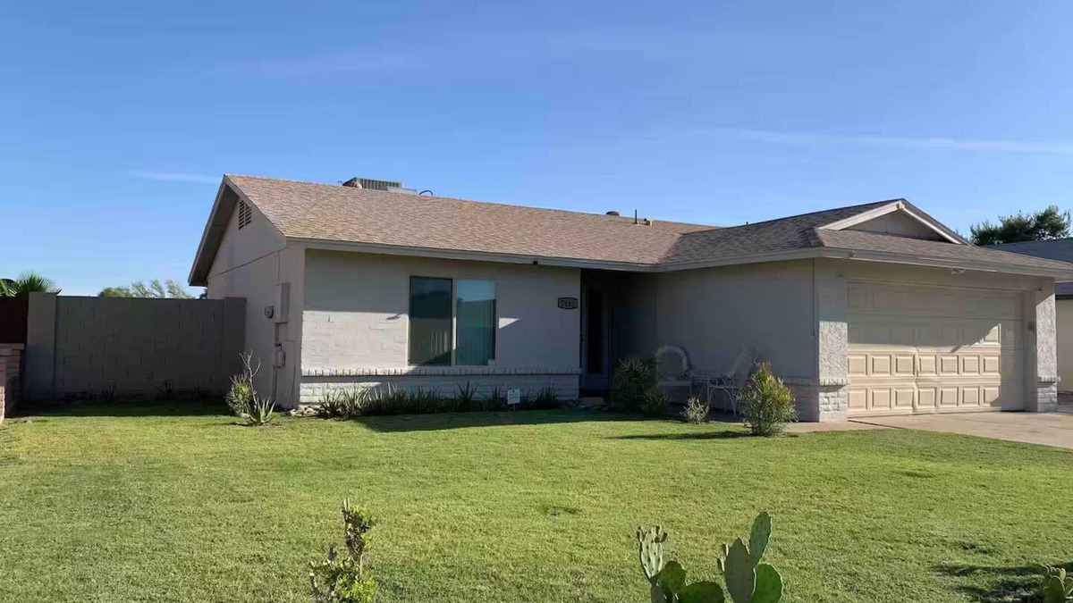 Glendale House | Free RV parking, two car garage, fenced backyard, minutes to Westgate