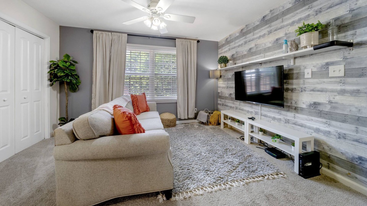 Loring Heights Apartment | FREE & SAFE PARKING - Midtown Studio - Extended Stays Welcome!