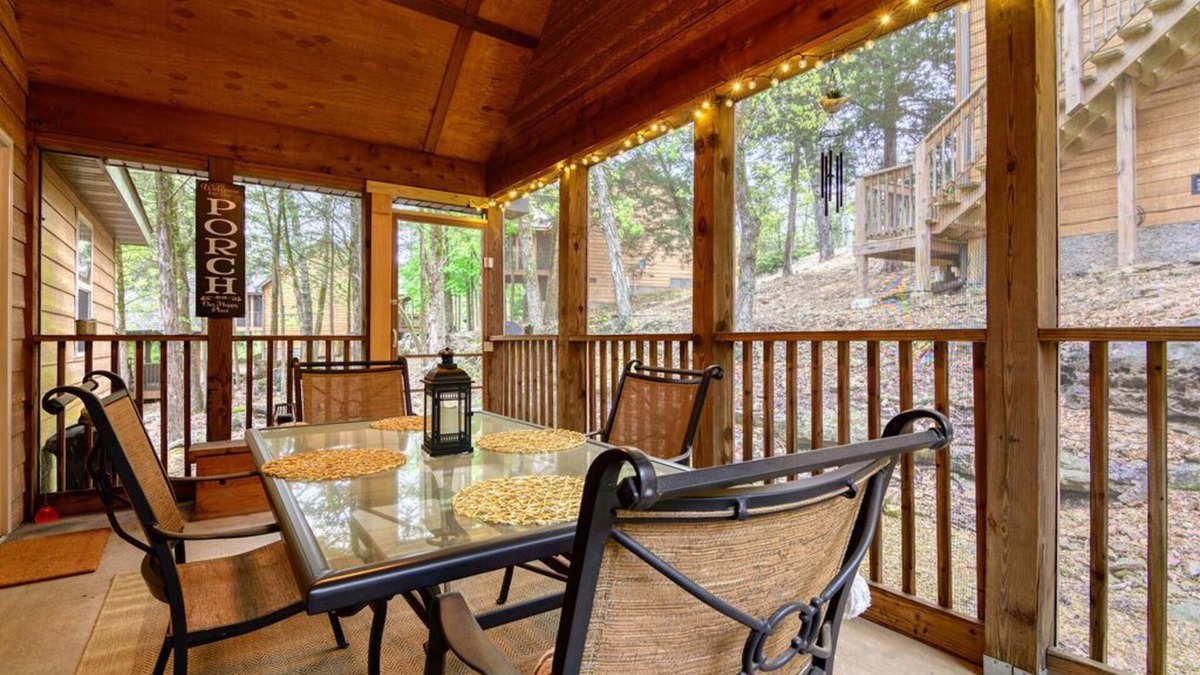 Branson West Cabin | Free Silver Dollar City Tickets! Cozy Cabin, Gated Stone Bridge Resorts with Ideal Location!