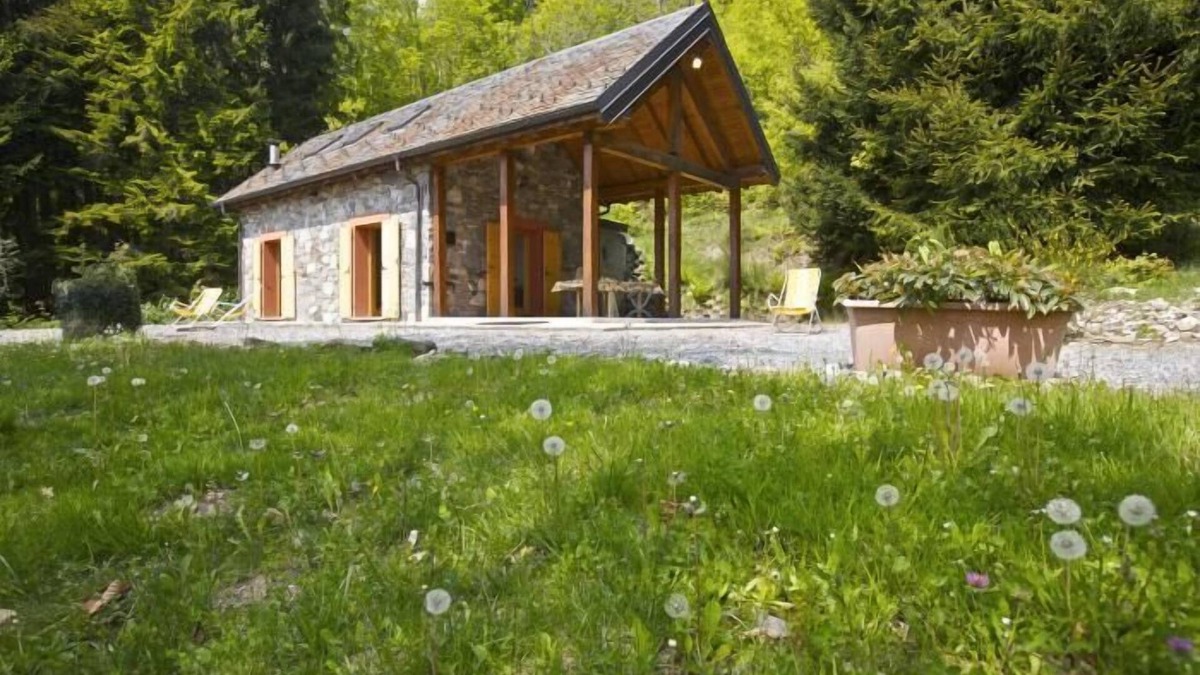 Comero House | Free-standing 3-bedroom house in Rusticostil with giant lake view