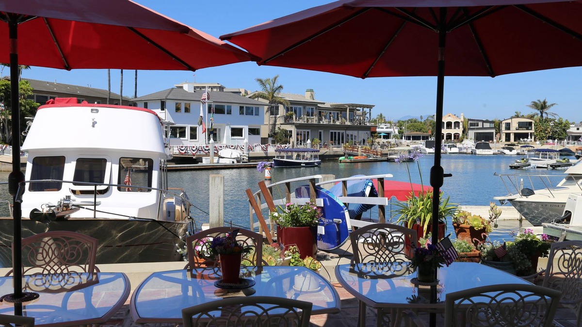 West Newport House | FREE USE OF BOAT, (21' Duffy) WITH GORGEOUS PROPERTY