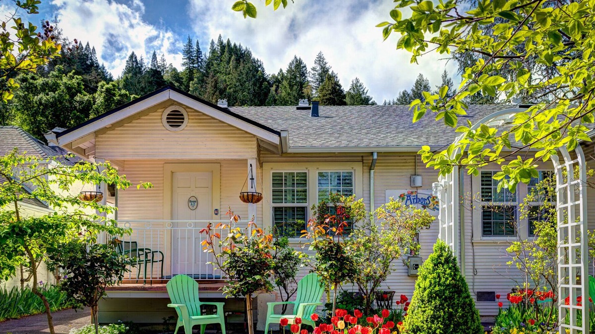 Calistoga Cottage | Free wifi & free parking. Charming In-Town Cottage In California Wine Country