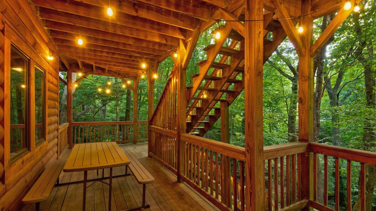 Boone Cabin | Freedom Lodge - 5BR, 4BA - Hot Tub - Spacious Living - Pool Table