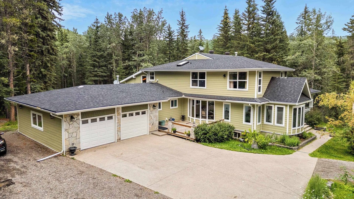 Calgary House | Freele Escape | Hot Tub | Nature Lovers Dream! |
