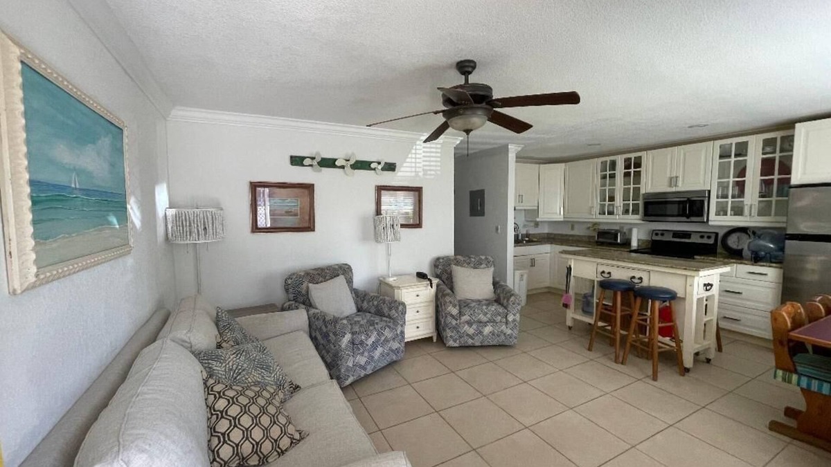 Discovery Bay Condo | Freeport Grand Bahamas: Coral Beach Family Friendly Condo- steps to the beach!