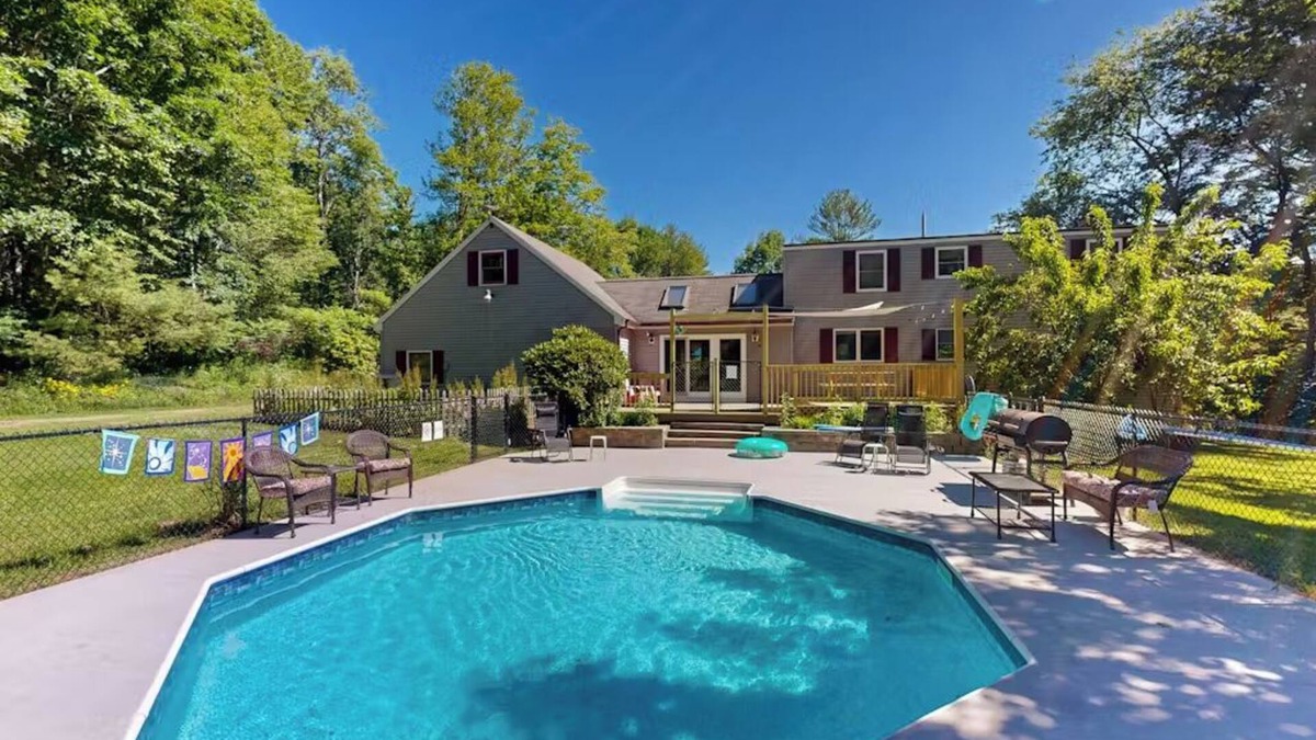 Durham House | Freeport Landing - Dog Friendly & Pool